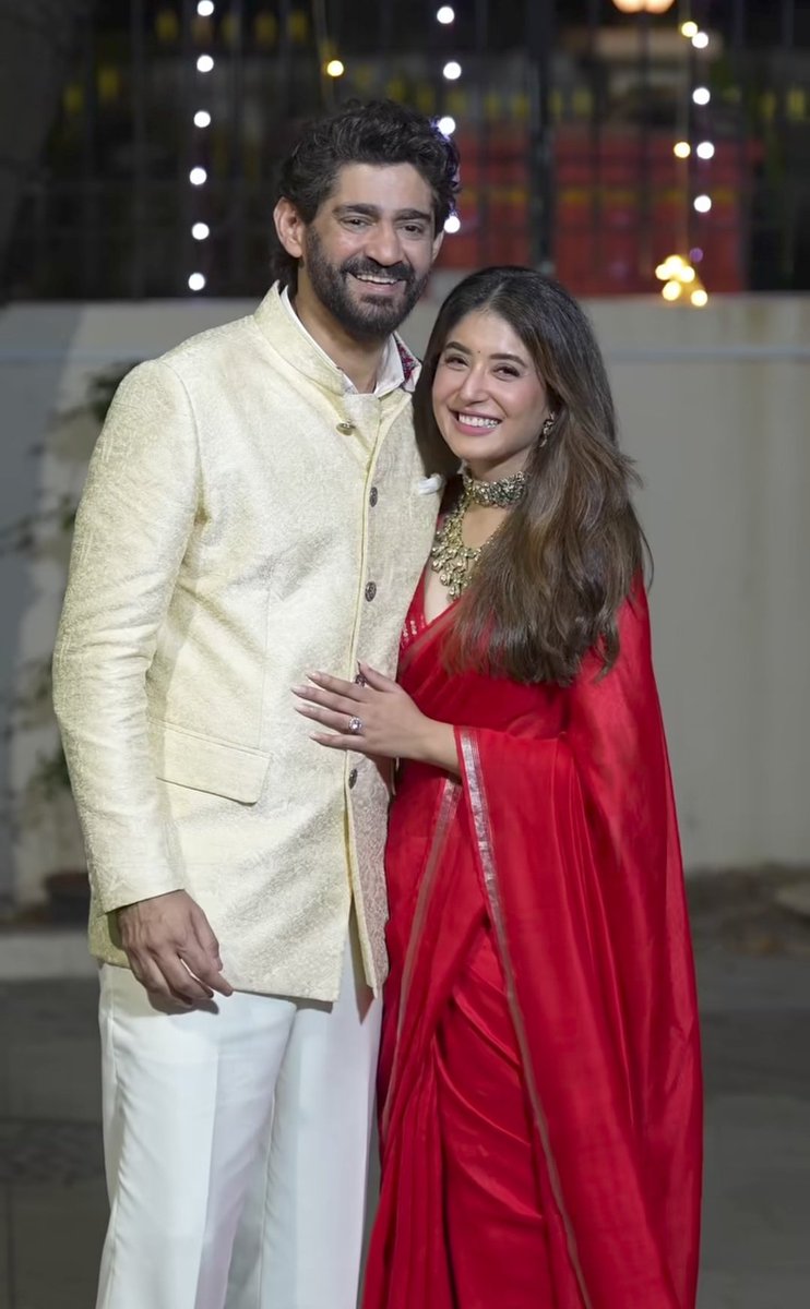 kritikakamra1fc's tweet image. Our Queen👑 @Kritika_Kamra is like a sweet child with the most precious innocence. 🥰❤️
​We have full faith that @GauravKapur will always be the reason behind that beautiful smile on her face. 🥰🧿 #KritikaKamra #GauravKapur #WeddingVibes #KritikaKamraWedding #KritikaGaurav 💍🧿