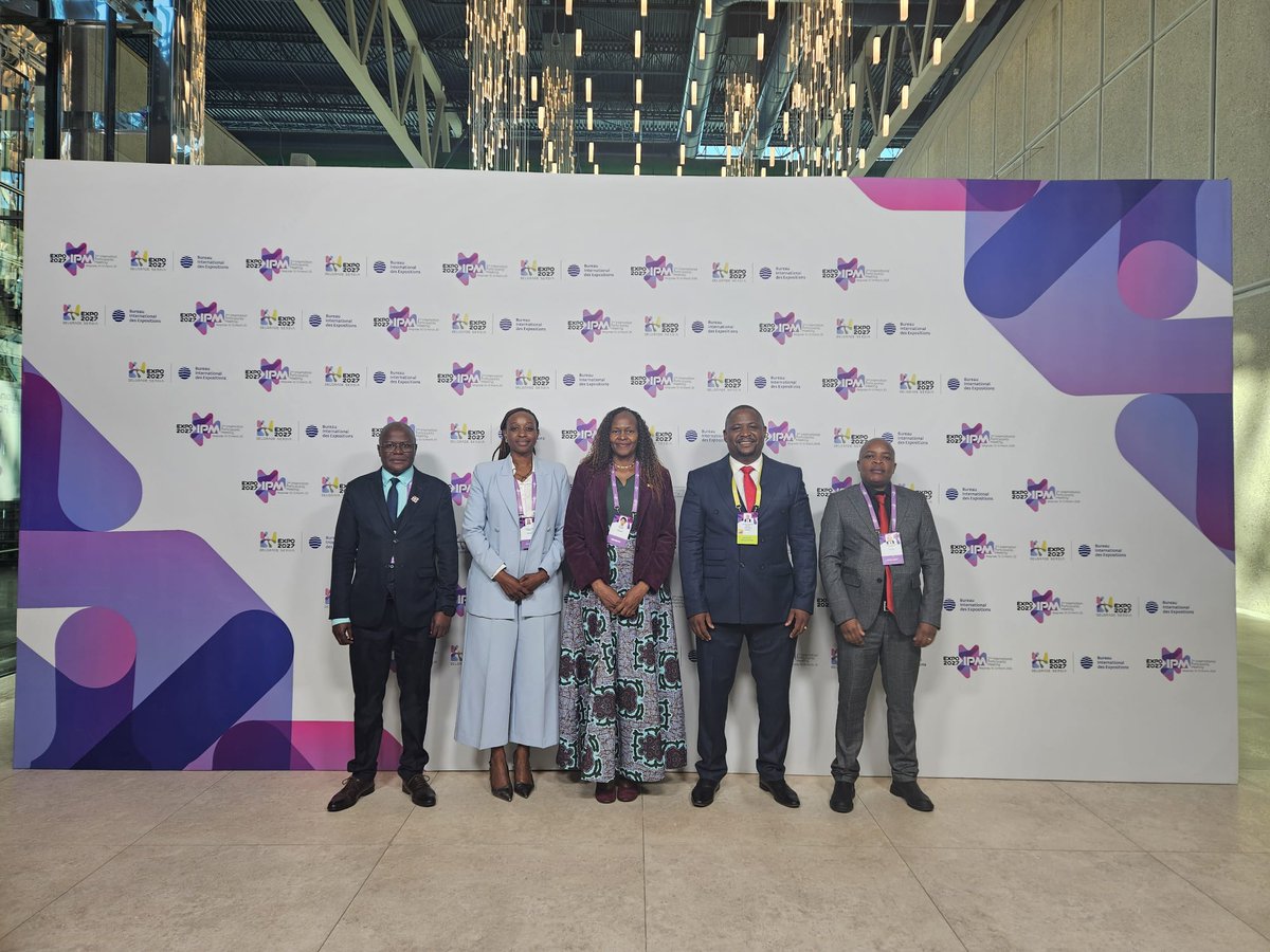 ZimTradeAlerts's tweet photo. It’s official 🇿🇼

Zimbabwe is heading to Expo 2027 Belgrade, joining 137 nations at the global event from 15 May – 15 Aug 2027.

Section Commissioner @MajuruZim has signed Zimbabwe’s participation in the specialised expo themed: “Play for Humanity: Sport & Music for All.”

@MoFA_ZW
@InfoMinZW
