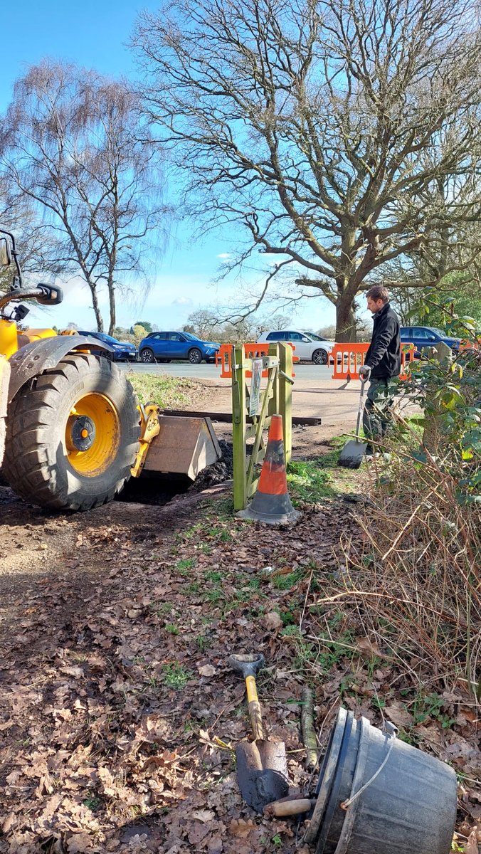 LDV_NNR's tweet photo. Great day on Tuesday with our team working at #SkipwithCommon NNR to help the estates team from @EscrickPark tidy up Sands Lane car park area and carry out the annual clean up of the cattle grids. Many thanks as always to our fantastic team for their efforts ππππ https://t.co/wyJ9MpuB7M