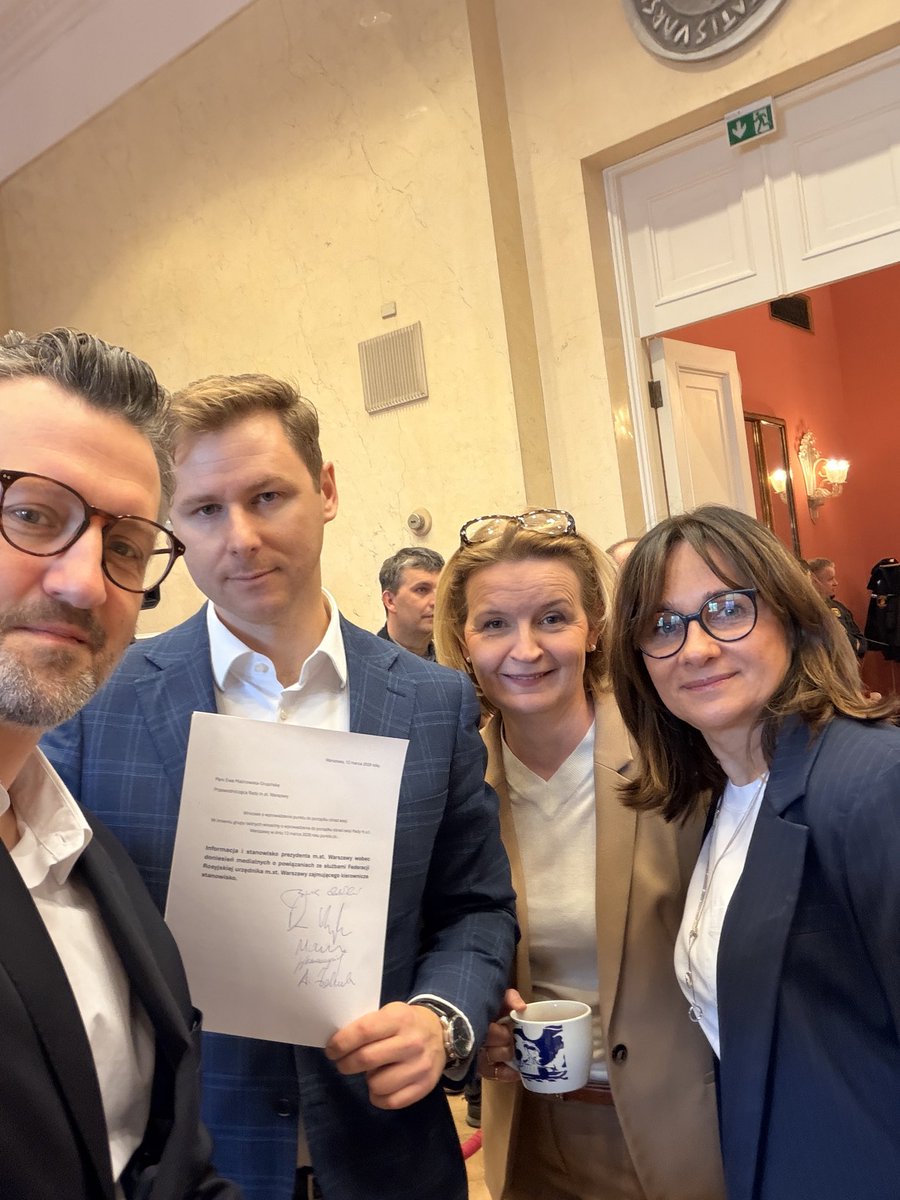 AlaZebrowska's tweet photo. Klub radnych @warszawskipis zgłasza wnioski o rozszerzenie porządku obrad:Informacja prezydenta nt. sytuacji prawnej budynków przy Górczewskiej. 
Informacja prezydenta ws.  powiązań pracownika urzędu z Federacją Rosyjską.Informacja prezydenta nt. parkingu przy Namysłowskiej. https://t.co/zNcIk65kmL
