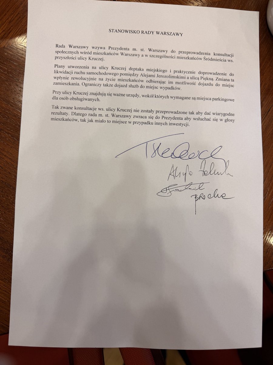 AlaZebrowska's tweet photo. Klub radnych @warszawskipis zgłasza wnioski o rozszerzenie porządku obrad:Informacja prezydenta nt. sytuacji prawnej budynków przy Górczewskiej. 
Informacja prezydenta ws.  powiązań pracownika urzędu z Federacją Rosyjską.Informacja prezydenta nt. parkingu przy Namysłowskiej. https://t.co/zNcIk65kmL