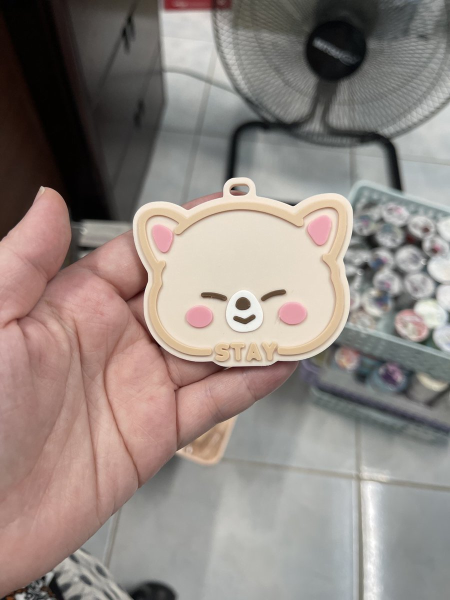 hyunhosells's tweet photo. i was scared sa foxiny and wolf chan luggage tag! before PO kasi di kami makahanap ni manu ng exact colors ng pvc na available >_<

but manu was able to pull it off🥺 they did their best to look for suppliers nung colors huhu https://t.co/VJb9ndmxmF