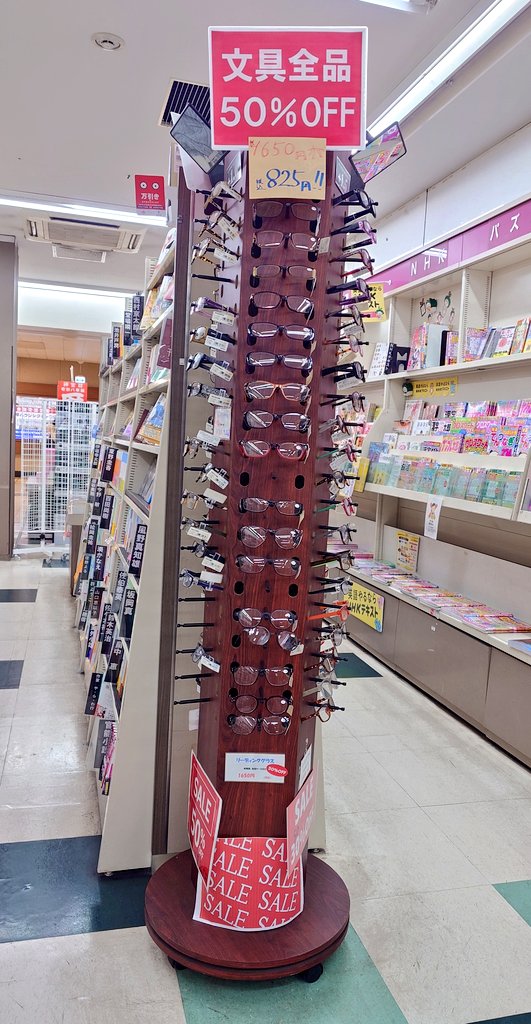 CrossbooksEquia's tweet photo. 【セール情報】

リーディンググラス
全品50%OFFにて��売中です！

お得にゲットできるチャンスです！！！ https://t.co/LwUl2GSrzu