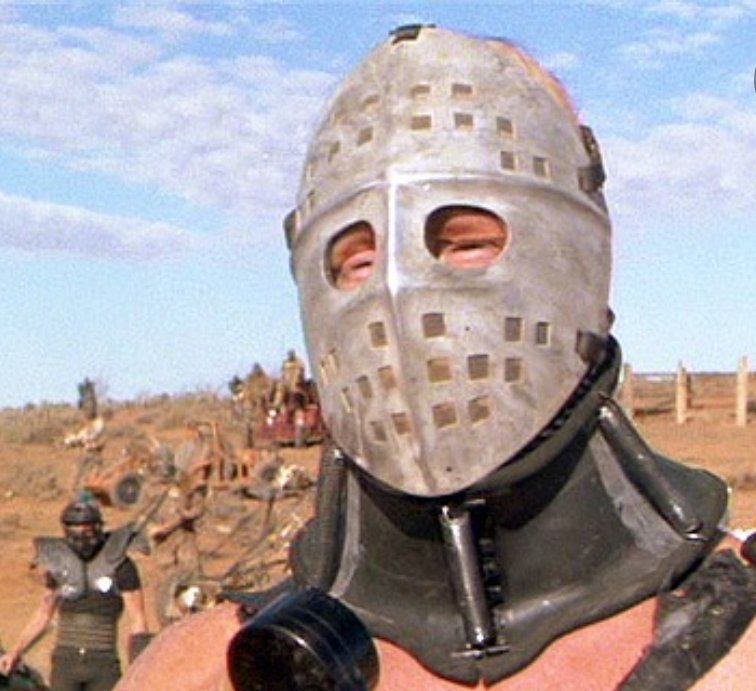 夕方スタンドを見ると明日からの値上げのせいか田舎の割に大渋滞。

燃費だのガソリン価格だの気にした事がないので焦りもなく。

アレかね、このままガソリンが手にはいらなくなったらあの映画みたいな時代が来たりして（それはないw）