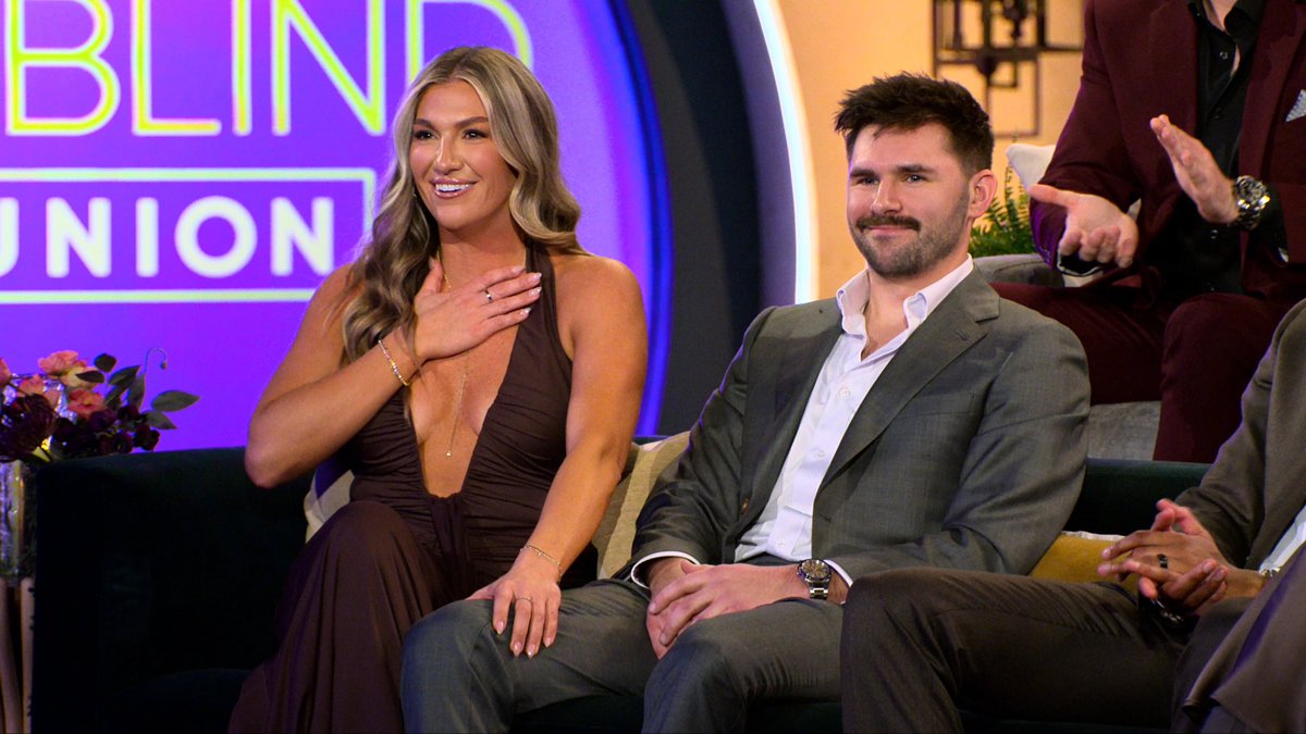 TheBigBroTea's tweet image. It’s kind of weird that Bri told Connor she was going on a girls trip, and didn’t invite him, but like Devonta was invited(or invited himself) #loveisblind