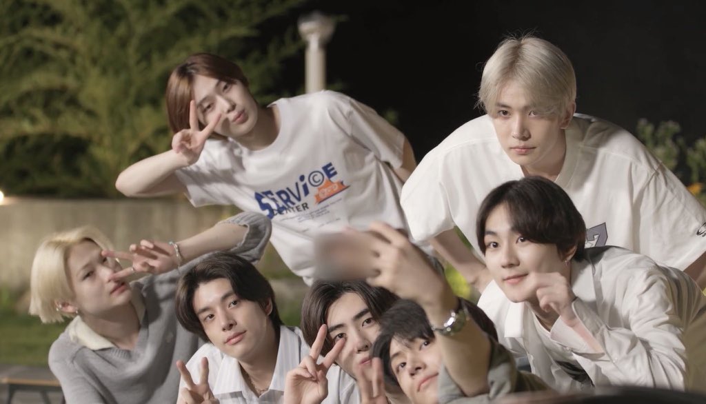 BE LOUD
BE MAD
DON’T STOP
DON’T LOSE HOPE
KEEP FIGHTING 
FOR HEESEUNG

🔖: please reply and 
spre...