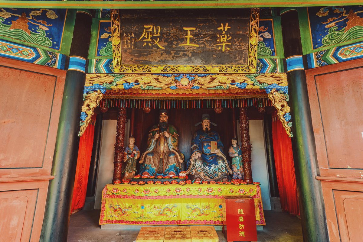 discoverfengdu's tweet photo. Yaowang Hall (药王殿)
Dedicated to the patron saint of medicine and healing. This hall offers a moment of tranquility and hope, reminding visitors that even in the "City of Ghosts," health and well-being are blessings to be cherished.
#Fengdu #GhostCity #MingShan #TravelChina https://t.co/WSK3x0Wpa0