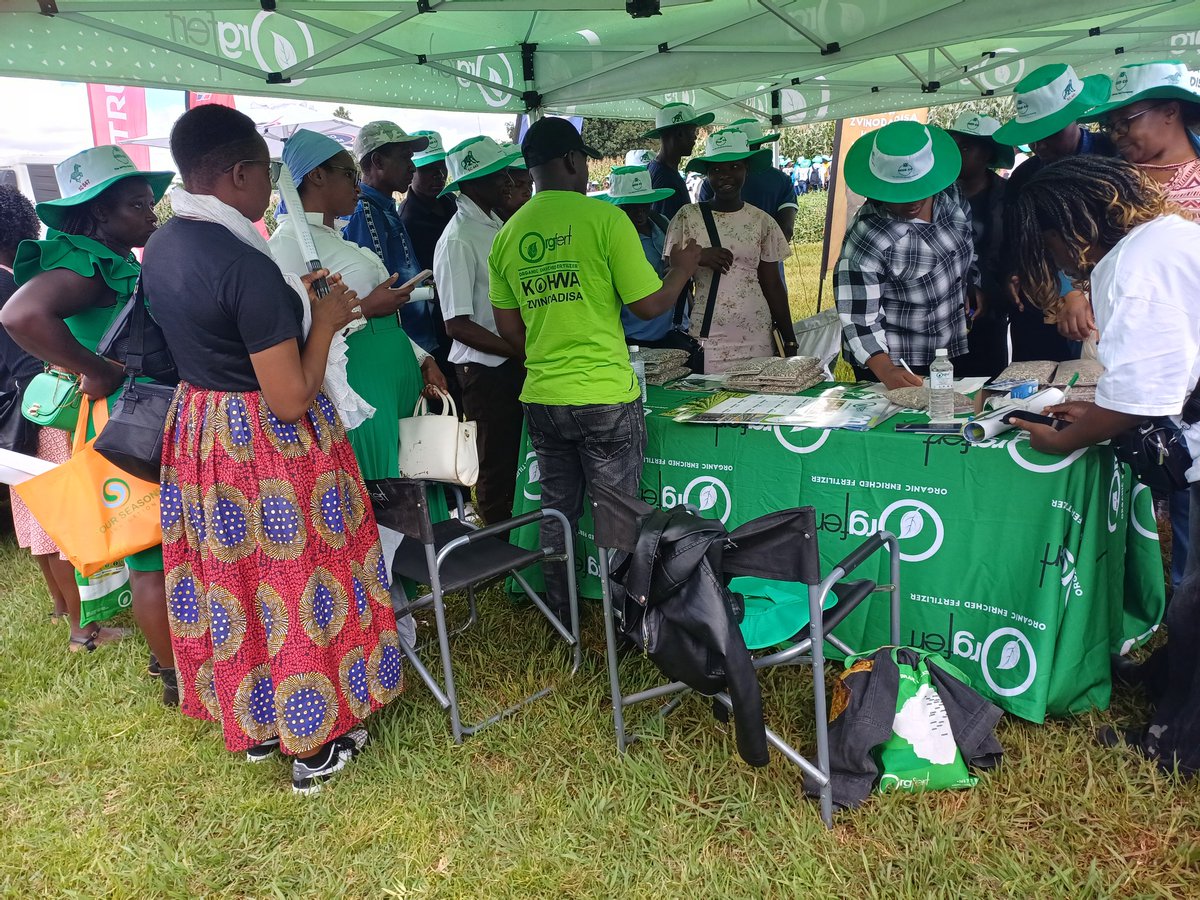 Orgfert1's tweet photo. A big thank you to all farmers who took time to visit our stand at the SeedCo Rattray Arnold's Research Station Field Day.

We had very positive engagements and so many agronomic insights were shared.

#kohwazvinodadisa 
#harvestwithpride
0785672500
0785684917 https://t.co/NSVZDu5TSo