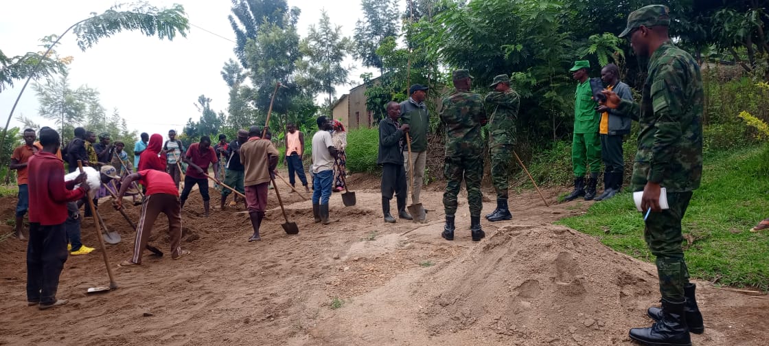 Uyumunsi kuwa 12/3/2026 mu murenge wa <a href="/NgaramaSectorR/">Ngarama Sector/GATSIBO</a> hakozwe umuganda udasanzwe wo kurwanya Ibiza biterwa n'amazi y'imvura , ni umuganda wibanze ku gusibura imihanda yangijwe n'isuri mu kagari ka Ngarama na Nyarubungo. <a href="/RwandaEmergency/">Ministry in charge of Emergency Management</a> <a href="/RwandaEast/">𝐄𝐚𝐬𝐭𝐞𝐫𝐧 𝐏𝐫𝐨𝐯𝐢𝐧𝐜𝐞 | 𝐑𝐰𝐚𝐧𝐝𝐚</a> <a href="/GatsiboDistrict/">Gatsibo District</a> <a href="/rbarwanda/">Rwanda Broadcasting Agency (RBA)</a>