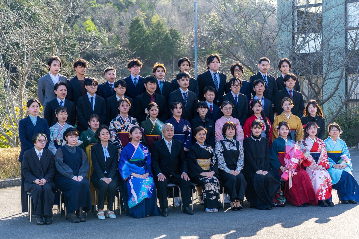 _task_official's tweet photo. 3月12日(木)令和7年度TASK卒業式を挙行しました。
卒業生98名がTASKを巣立っていきました。
皆さんが、今後大きく羽ばたくことを楽しみにしています。
卒業生のみんな、卒業おめでとう!
by K.A
#task
#taskkogei
#京都伝統工芸大学校
#卒業式 https://t.co/mc6zPHVbPw