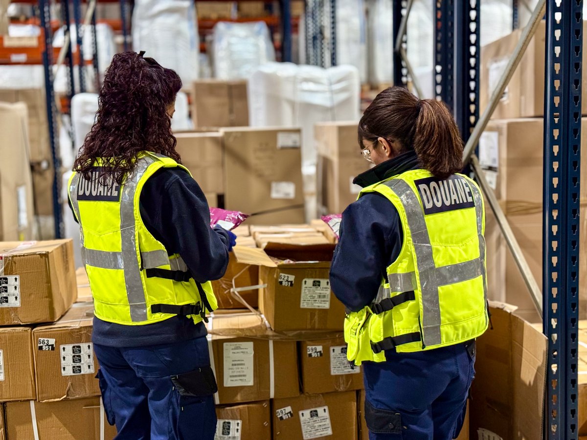 Douane française tweet media