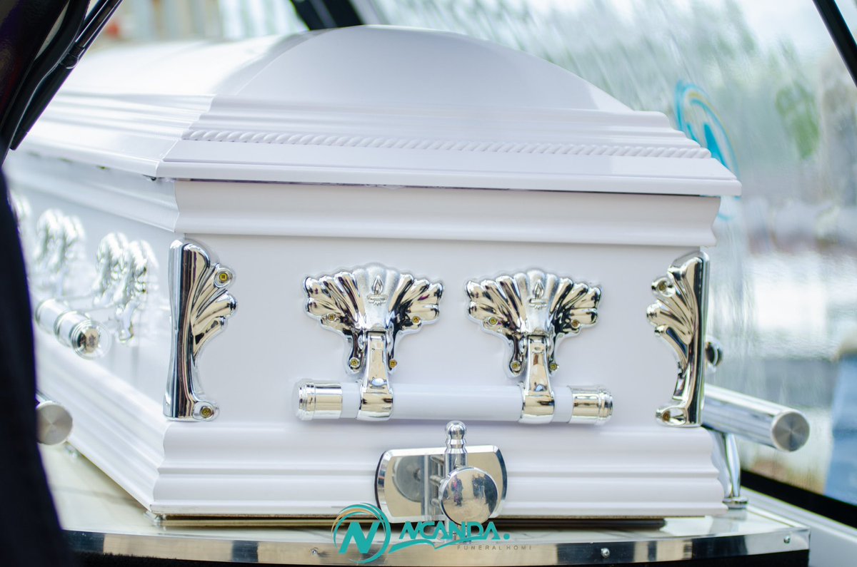 Themba abakwaNcanda Funerals ngokufihlwa kwabathandiweyo bakho. Khava umndeni wakho wonke wamalunga ayishumi nambili ngepremium eyodwa esukela kuR220 nje kuphela.
#NcandaFunerals #familyfirst #umasingcwabisaneongawethemba