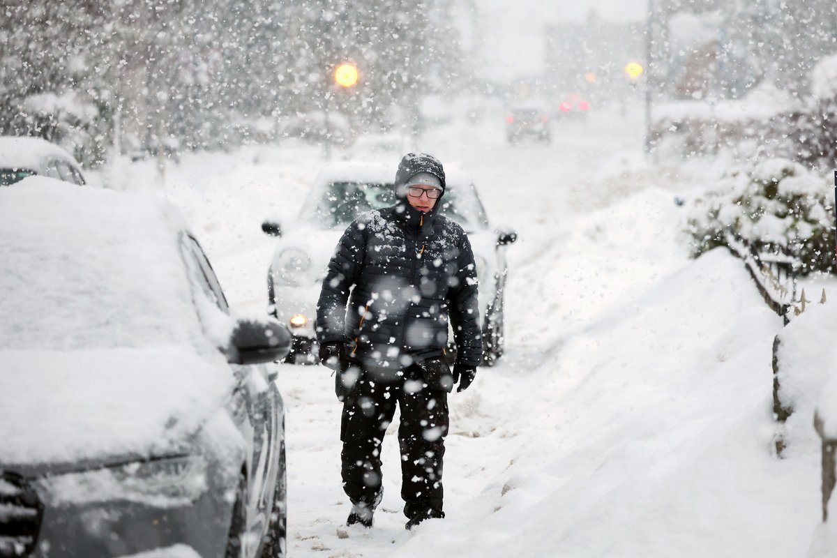 MirrorBreaking_'s tweet image. Met Office issues snow warning as five regions to be buried under four inches #UKsnow #UKweather
mirror.co.uk/news/uk-news/b…