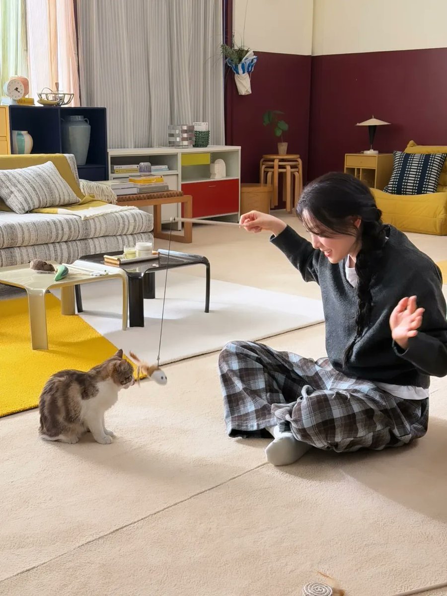bandaling77's tweet photo. 연아 인스타 업뎃
나만 신�� 🐶🐱와의 촬영ㅋ 날 사랑해줘🥲❤️
https://t.co/heKvwQU6QV https://t.co/sUmMJMQc4L