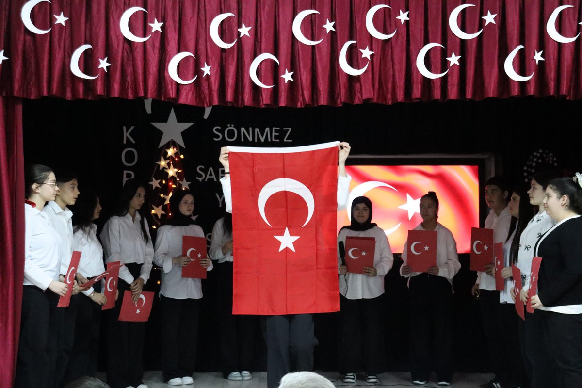 ozvatankymkmlk's tweet photo. Kaymakamımız Sn. Yıldız YILMAZ, Belediye Başkanımız Sn. Halit DEMİR ve Kurum Amirleri ile birlikte 12 Mart İstiklal Marşı’nın Kabulü’nün 105. yıl dönümü münasebetiyle düzenlenen Mehmet Akif ERSOY’u Anma Programı’na katıldı.
@kayserivaliligi @gokmen_cicek_ https://t.co/YxLQCU20AO