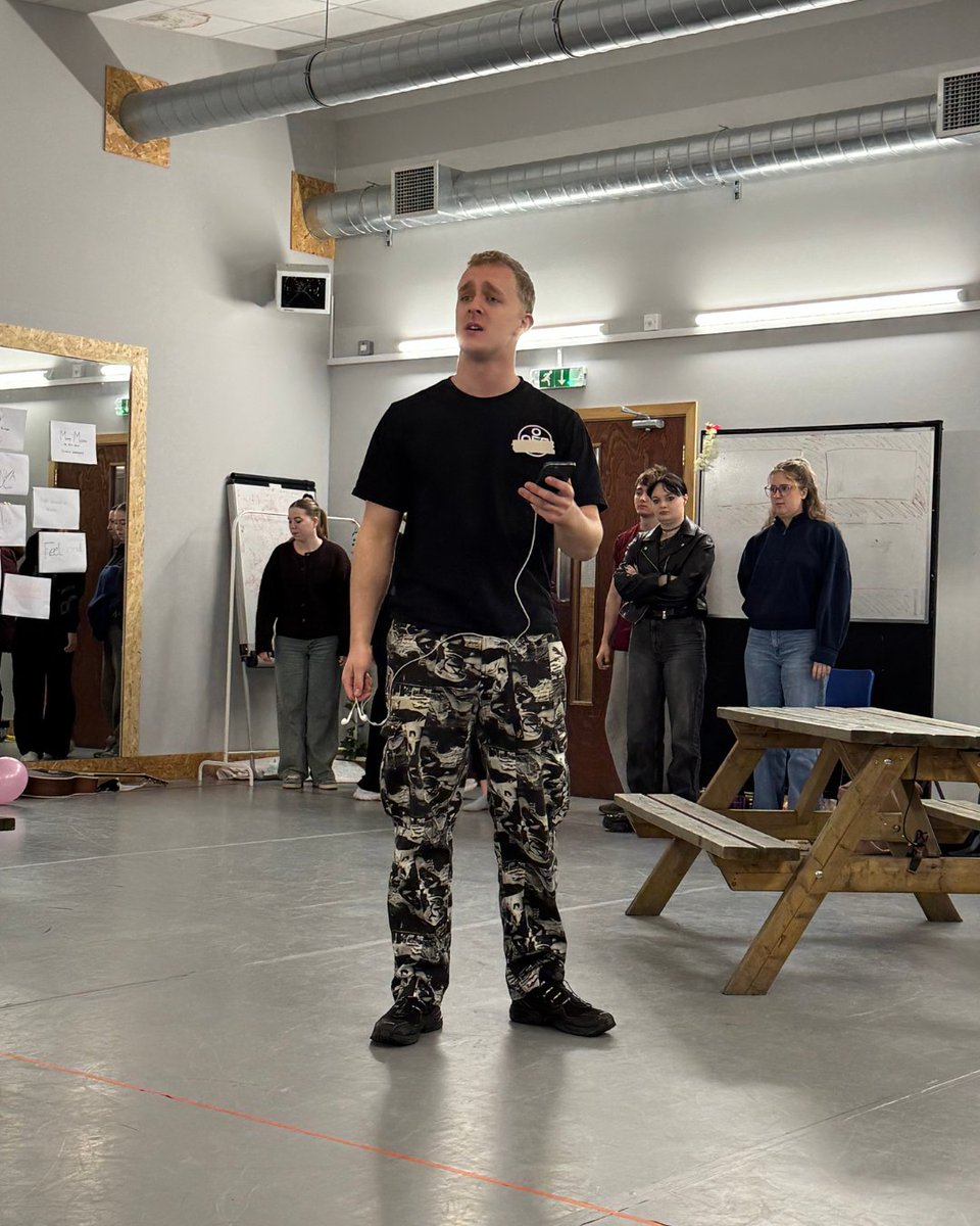 PPAcademyUK's tweet photo. AFSAS Showcase rehearsals have begun! 🌳Our students are already working hard to create something special for the West End stage! Industry tickets are available by emailing agency@ppacademy.co.uk ✨

#PPAPlaceToBe #Acting #AgentShowcase #WestEnd #London #Guildford https://t.co/IYGdvc9oVU