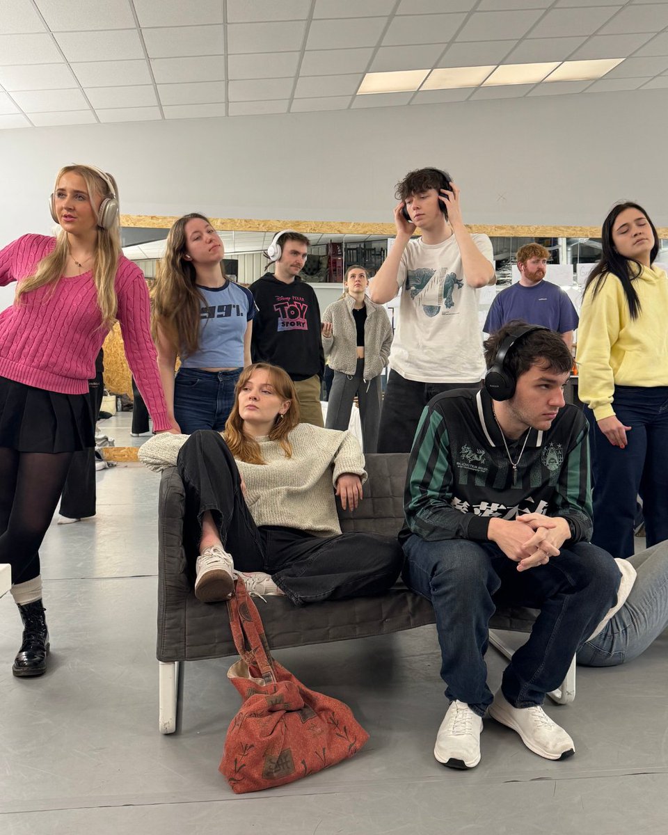 PPAcademyUK's tweet photo. AFSAS Showcase rehearsals have begun! 🌳Our students are already working hard to create something special for the West End stage! Industry tickets are available by emailing agency@ppacademy.co.uk ✨

#PPAPlaceToBe #Acting #AgentShowcase #WestEnd #London #Guildford https://t.co/IYGdvc9oVU
