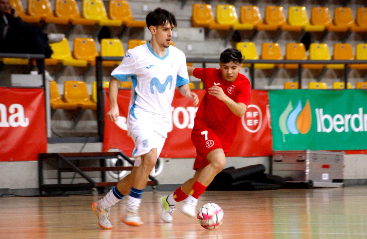 AcademiaInterFS's tweet photo. 💙 El Movistar Inter "B" disputó un amistoso en la tarde de ayer frente a la @SEFutbol sub-19.

➡️ El equipo de Julián Martín lo dio todo hasta el final en un encuentro bastante disputado (4-3).

🧠 Con la mente puesta en el choque del sábado.

#LaAcademiaDelMásLaureado💚💙 https://t.co/zNsfw00yhg