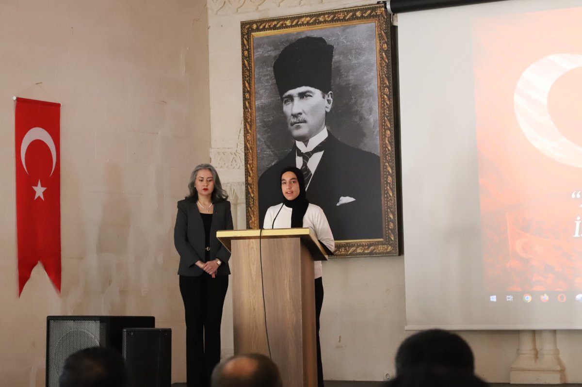 SvrKaymakamligi's tweet photo. 📌İstiklal Marşı’mızın Kabulünün 105. Yılı Kutlu Olsun! 🇹🇷
📍Savur Belediyesi Konferans Salonu’nda, Savur Kaymakamımız Sayın Enes Emircan BUYURAN, Belediye Başkan Vekilimiz Selahattin ÖZTÜRK, ilçe protokolümüz ve kıymetli vatandaşlarımızın katılımıyla "12 Mart İstiklal Marşı'nın Kabulü ve Mehmet Akif ERSOY'u Anma Programı" gerçekleştirildi.
Milli şairimiz Mehmet Akif ERSOY’un ölümsüz eseriyle bağımsızlığımızı taçlandırdığı bu anlamlı günde; tüm şehitlerimizi rahmet ve minnetle anıyoruz 🇹🇷
@SvrKaymakamligi