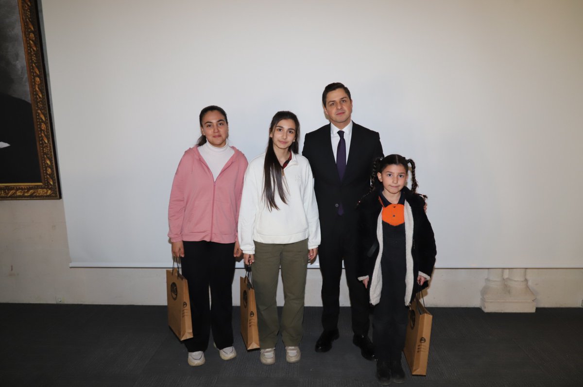 SvrKaymakamligi's tweet photo. 📌İstiklal Marşı’mızın Kabulünün 105. Yılı Kutlu Olsun! 🇹🇷
📍Savur Belediyesi Konferans Salonu’nda, Savur Kaymakamımız Sayın Enes Emircan BUYURAN, Belediye Başkan Vekilimiz Selahattin ÖZTÜRK, ilçe protokolümüz ve kıymetli vatandaşlarımızın katılımıyla "12 Mart İstiklal Marşı'nın Kabulü ve Mehmet Akif ERSOY'u Anma Programı" gerçekleştirildi.
Milli şairimiz Mehmet Akif ERSOY’un ölümsüz eseriyle bağımsızlığımızı taçlandırdığı bu anlamlı günde; tüm şehitlerimizi rahmet ve minnetle anıyoruz 🇹🇷
@SvrKaymakamligi