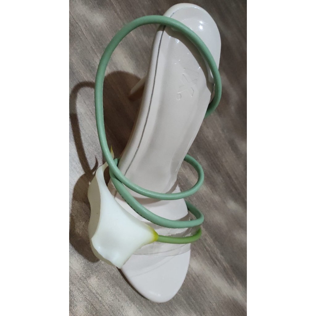 sunflowerrss_07's tweet photo. Rekomendasi heel cantik yang lagi hits!
Sepatu Lilydale Heel Sintetis Hijau dengan desain bunga yang unik bikin tampilan kamu makin elegan dan feminin. Cocok dipakai ke pesta, kondangan, atau acara spesial lainnya.
Tampil anggun tanpa ribet! 💚https://t.co/ViGRENeSsk https://t.co/vjhGHSUf0j
