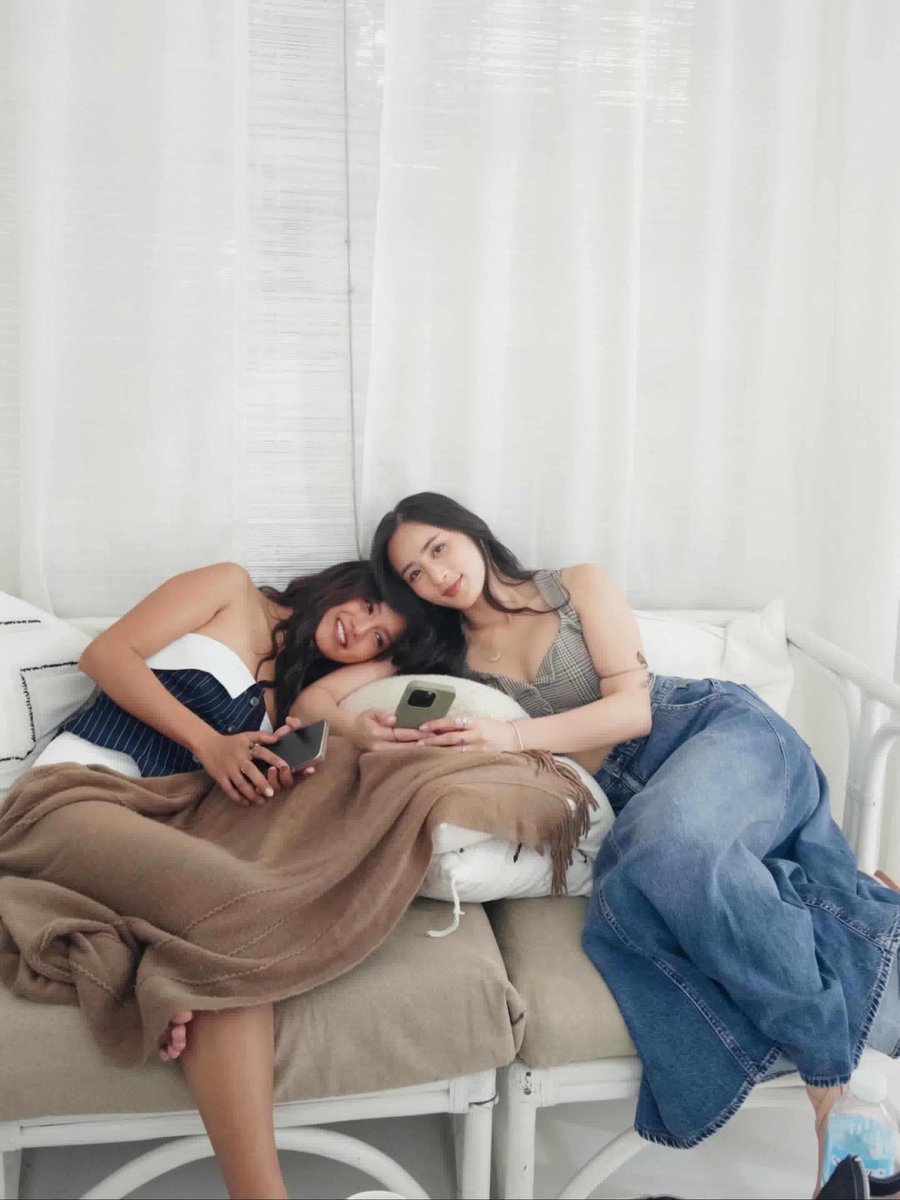 krisshaholic tweet media