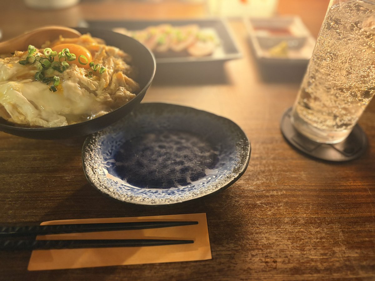 nuochandayo's tweet photo. ちょっと抜け出して飲みに来たけど、みんな内緒ね🤫15分で戻るからね〜。 https://t.co/e9C4CTX6rK