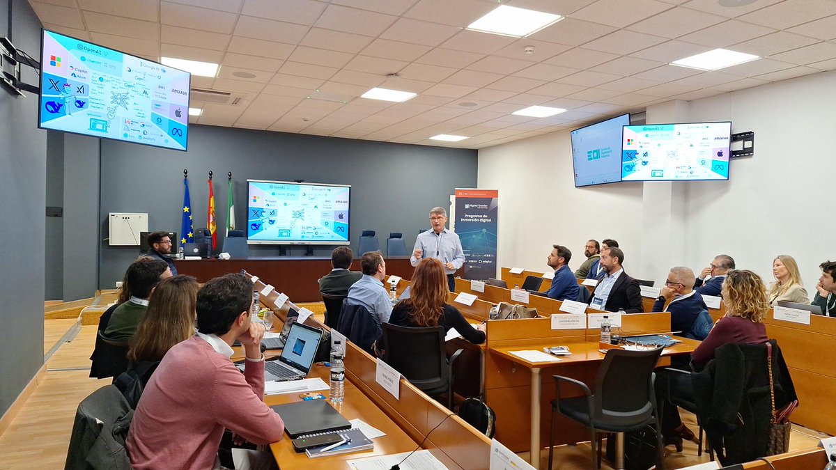 ISABEL_EOI_SEV's tweet photo. Hoy 3ª Jornada de #DigitalxBorder en Sevilla, y arrancamos con un ponente de nivel: Tirso Maldonado, socio fundador de RundCubers, que nos traslada a la "Inteligencia Artificial Aplicada y Datos". Un proyecto desarrollado por @adigital @eoi &amp; @ICEX
#TransformaciónDigital https://t.co/40R0685zLF