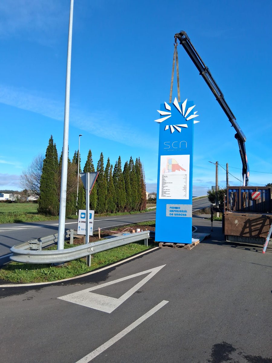 SueloSea's tweet photo. 📍Nuevo tótem informativo en el #ParqueEmpresarial de A Laracha.
Esta mañana instalamos un tótem dentro del proyecto de señalización de SEA para dar visibilidad a las empresas.
Se extenderá a los 13 polígonos que gestionamos.
#creamosfuturo
@viviendagob @Casa47gob @DelegGobGAL https://t.co/gszimABtq3