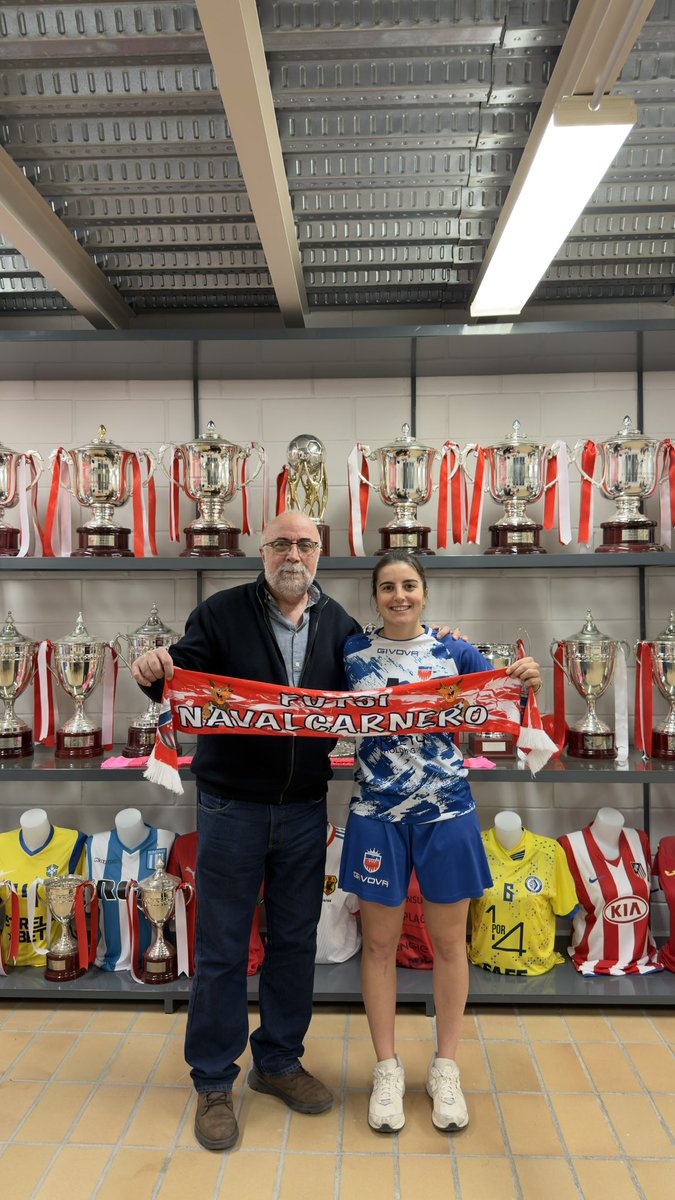 futsi_atletico's tweet photo. ʀᴇɴᴏᴠᴀᴄɪᴏ́ɴ | Nuestra guardameta Bea Parrón, internacional sub 23, que es una de las más firmes promesas del fútbol sala femenino en su posición, se ha comprometido una temporada más, que será ya la cuarta en  nuestro club. https://t.co/PjhbSg6lYV