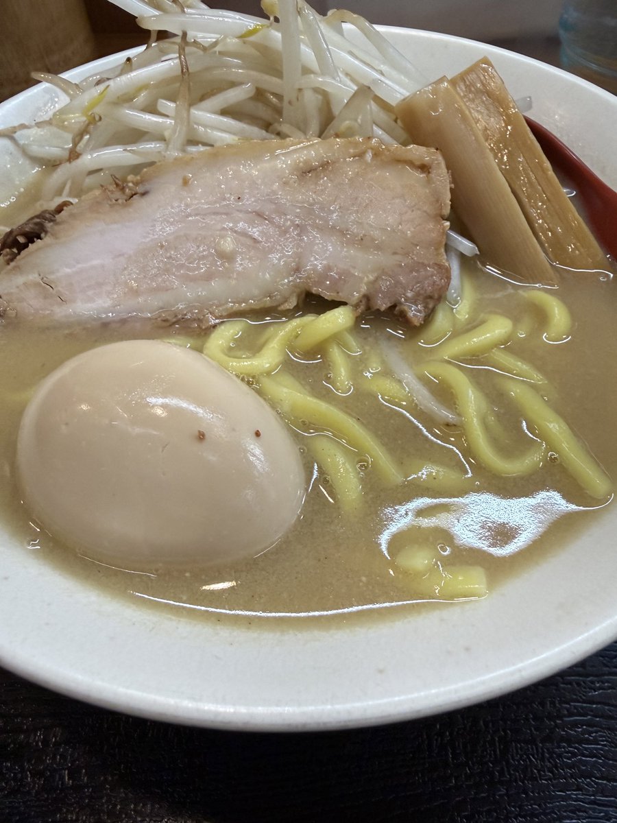 kanoko_618's tweet photo. 味噌ラーメン。
ラーメン食べ始める前に高確率でApple Watchさんから高心拍通知が届くんですが、「楽しみにしすぎてテンション上がってます！落ち着いて！」ってことですか？ https://t.co/TK2Fv6TdAY