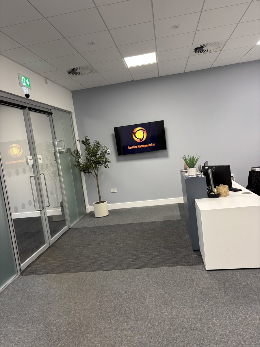 phmltd's tweet photo. New office https://t.co/KsUyBw90hw
