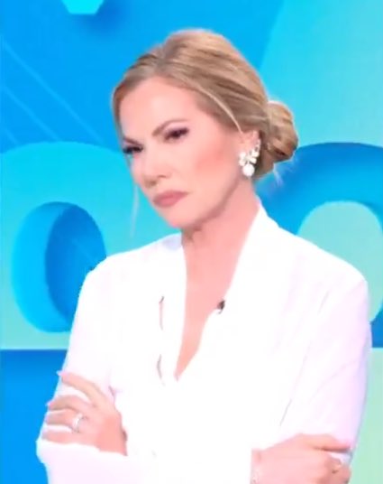 Federica: “Dove ha dormito Sempio la sera prima?”

Lovati: “Non mi è mai interessato”

Federica: “Pensi che interessa a me, così, perché sono curiosa”

FEDERICAAA ✈️✈️✈️

#mattino5 #garlasco