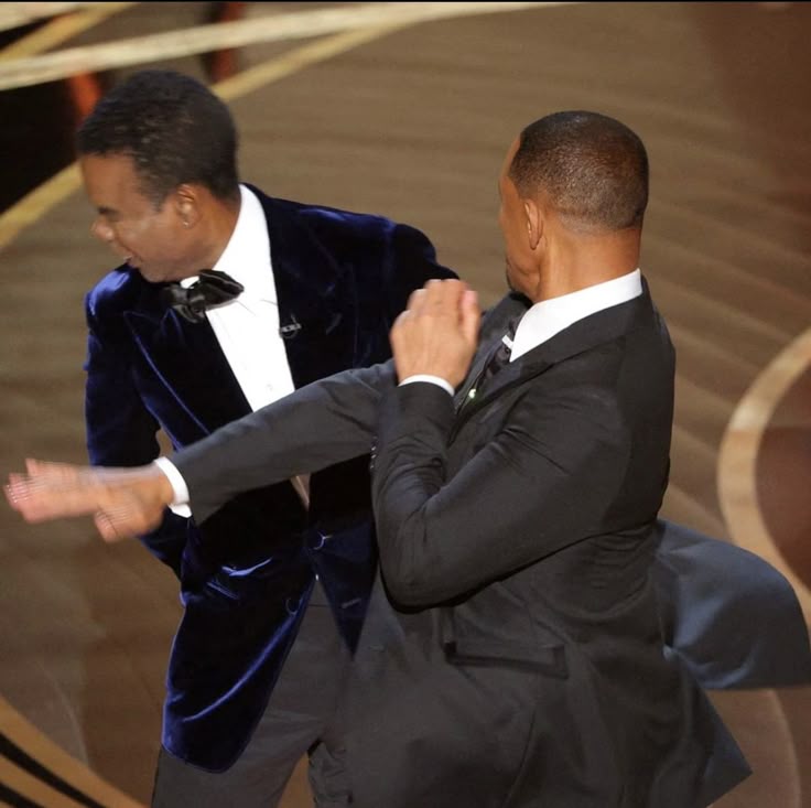 blooblaloo's tweet photo. Avisando pra quem não me conhece!
Em dia de Oscar eu não respondo por mim. Se eu ofender alguma maioria, minoria, fandom, fauna, flora e etc. Já peço desculpas. #oscars https://t.co/lQiOdAYoCj