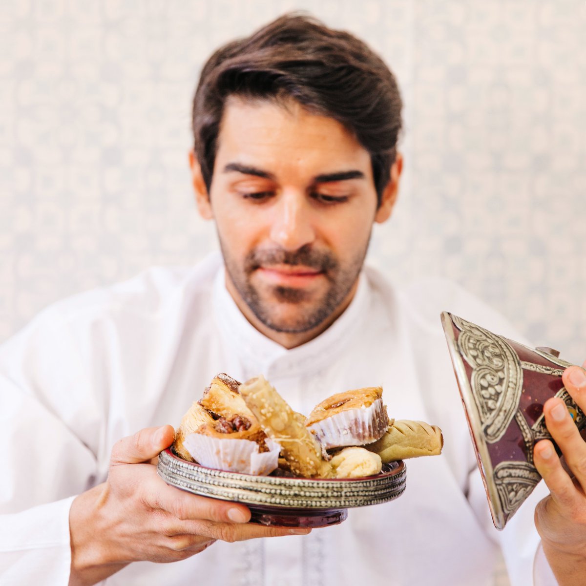 Aktiveapp's tweet image. AKTIVE SPORTS Health Tip 
Too many sweets after Iftar can lead to weight gain and sudden energy crashes, try to enjoy them in moderation and choose healthier options when possible.
Join AKTIVE SPORTS and stay fit
#aktivesports
#aktiveapp
onelink.to/e5s6eu
056 2348787