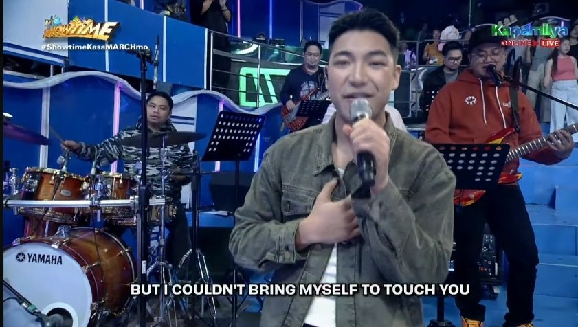 Super kilig kami sa galing at kagwapuhan ng singer today sa "Laro-Laro Pick" 🥰💚

#DARREN <a href="/Espanto2001/">Darren</a>
#ShowtimeKasaMARCHmo