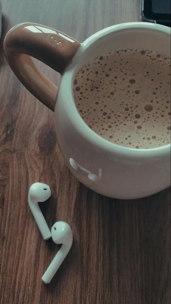 "Cada amanecer es un regalo, así que aprovéchalo, haz que sea especial y aférrate a el".

Buenos días amigos!!🤗😘🍀☕
Feliz jueves!! 🤍🤍💚