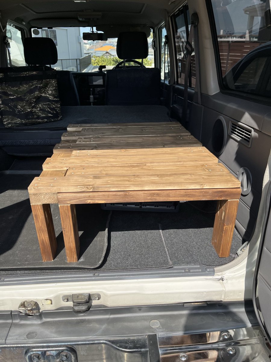 Tra10's tweet photo. 車中泊できるようにベッド作った🛌 https://t.co/Le7CrCKcPB