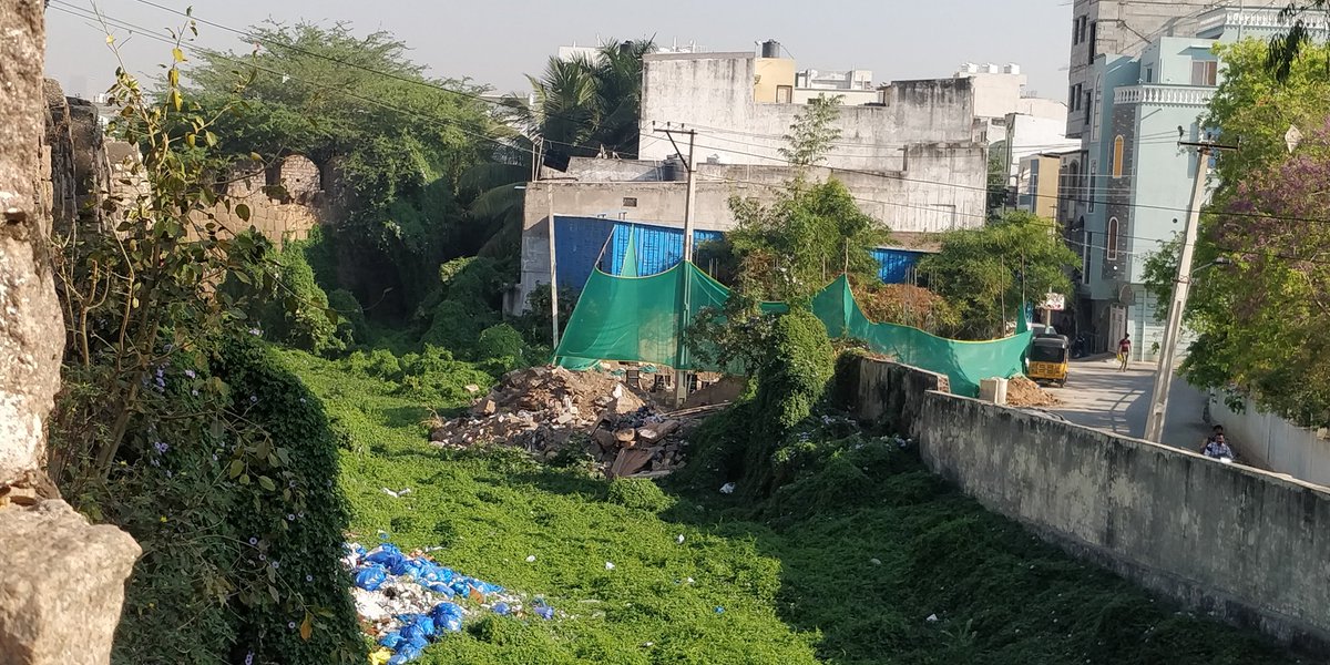 General96472783's tweet photo. @TelanganaCMO @revanth_anumula Illegal Encroachments &amp; Unauthorised Constructions going on adjacent to Fateh Darwaza Moat &amp; Behind Moti Darwaza of Golconda Fort - @ASIGoI @Collector_HYD @Comm_HYDRAA @GHMCOnline Please Remove Encroachments and Take Action against Land Grabbers. https://t.co/1xVA926P6B