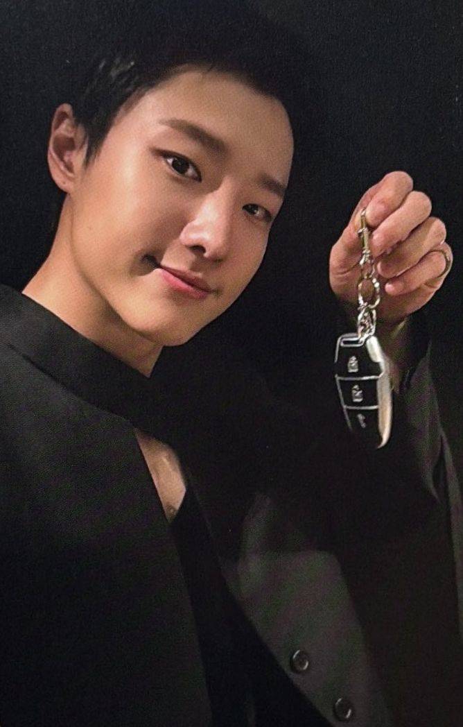 Scanned version of the Keyring ver. Archive. 1 album poca <3