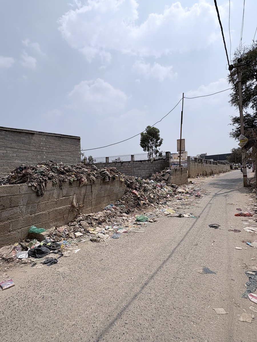 hareeshamjuri's tweet photo. Celebrating my 1 year anniversary of moving into our own place in Choodasandra area with a glimpse of the world class road infrastructure, garbage management, drainage systems &amp; clean air. 

A Thread ⬇️

@ChristinMP_ 
@gba_office
@gbachiefcomm
@comm_blr_south https://t.co/EQmAC9gfbY