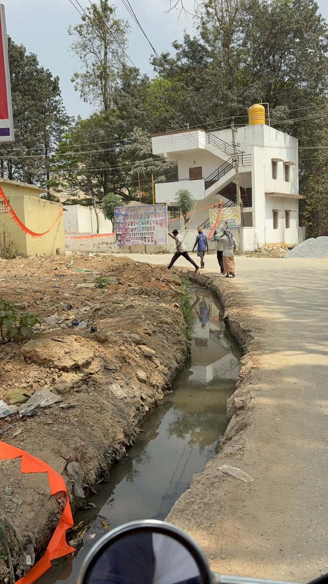 hareeshamjuri's tweet photo. Celebrating my 1 year anniversary of moving into our own place in Choodasandra area with a glimpse of the world class road infrastructure, garbage management, drainage systems &amp; clean air. 

A Thread ⬇️

@ChristinMP_ 
@gba_office
@gbachiefcomm
@comm_blr_south https://t.co/EQmAC9gfbY