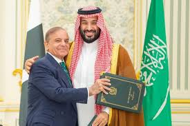 Sehrikhan_'s tweet photo. پاکستان اور سعودیہ اب ایک جسم دو جان ہیں SMDA محض ایک معاہدہ نہیںبلکہ اس حقیقت کا اعلان ہے کہ حرمین شریفین کا تحفظ ہمارا ایمان ہےاور سعودی عرب کی سرحدوں کا دفاع ہماری غیرت۔ دشمن جو بھی ہو، پاکستان اپنے بھائی کے ساتھ سیسہ پلائی ہوئی دیوار بن کر کھڑا ہے۔
#SMDA #PakistanSaudiArabia https://t.co/y4YW0KkhPk