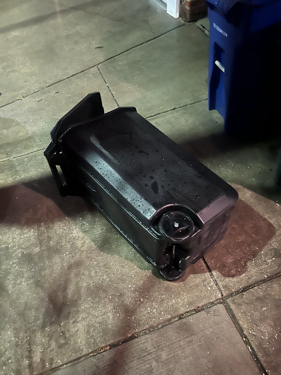 ashamereally's tweet photo. Just a small but sobering encapsulation of the wind gusts this evening https://t.co/BSZ7ySq8e9