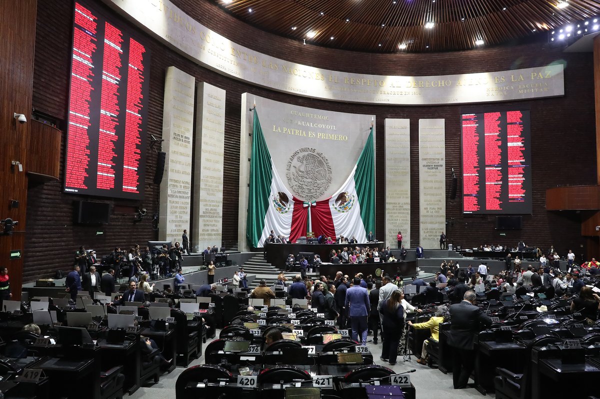 Dictamen de reforma electoral no alcanzó mayoría calificada en la Cámara de Diputados

Conoce más en 👉 tallapolitica.com.mx/el-dictamen-de…