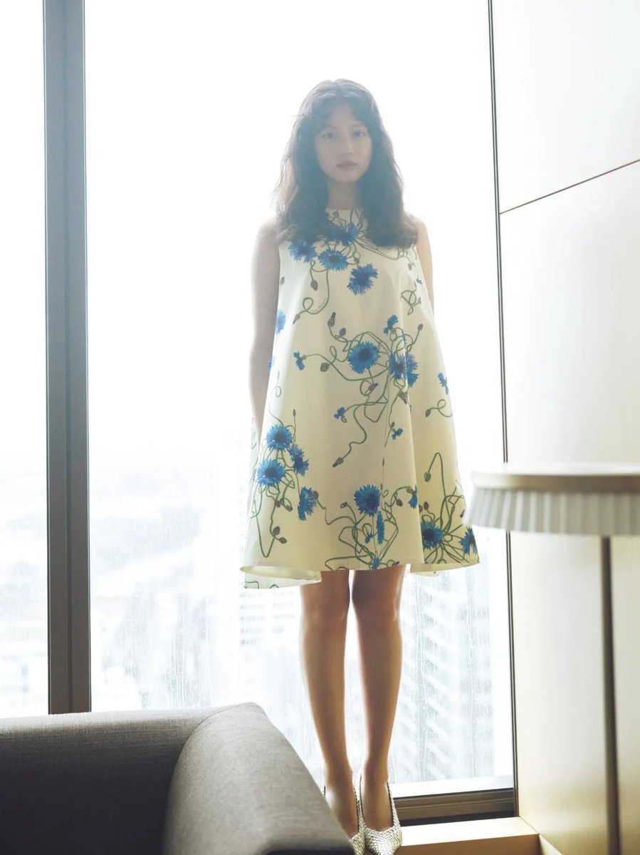 お花柄のワンピースもとっても似合ってるし、立ち姿が綺麗すぎる💎🤍

パリにも行って、地元福岡でこの雑誌の撮影もして来月は東京でイベントってほんとに大忙しだよね、、
合間合間でお休みもだし好きな物食べれてるといいな꒰ ᐡᴗ͈ ᴗ͈` ꒱🙏🏻🎀
#今田美桜