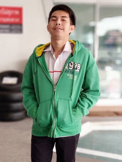 Bat_bk25's tweet photo. ต่างกันเกิ๊นกับปัจจุบัน #fwbโคราช https://t.co/lmg5E8Rdwf
