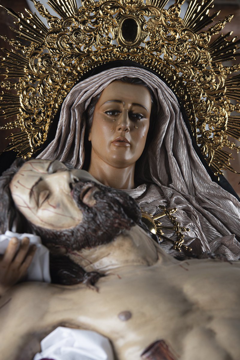 Angustias_Hdad's tweet photo. 12 de  marzo: XXVI aniversario de la bendición de María Santísima de las Angustias.

Llevamos más de un cuarto de siglo junta ella, acompañándola en su dolor cada Lunes Santo por las calles de Alcalá.

Cuidando a los más necesitados de nuestra ciudad en su nombre. https://t.co/lh2nkLM1Ki