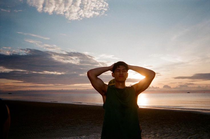 whatsoeverze's tweet photo. ya lagian cowo setengil ini siapa yg ga ngiler anjeng.. aduh nyoklat gua lemes bgt.. wayar nyoklat.. unfortunately he will always be my biggest “what if” https://t.co/t4oQaulhyX