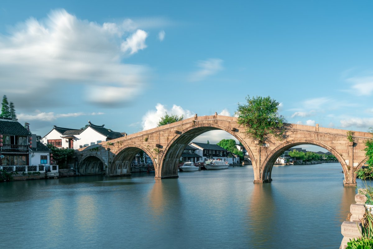 QingpuShanghai's tweet photo. #LifeinQingpu The 2026 Formula 1 Chinese Grand Prix roars into action from Mar 13 to 15 in Shanghai. From now to Mar 31, present your F1 ticket stub in #Qingpu to unlock exclusive perks: explore #Zhujiajiao Ancient Town's water canals, enjoy special hotel offers 🏠, and access deals from 50+ brands covering dining, accommodation and more. 🌸 #F1ChineseGP #F1 #Shanghai #QingpuConnects